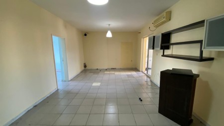 Tek Vasil Shanto, Shitet Apartament 3+1, Me Mundesi Ndarjeje Ne Dy Apartamente 1+1 !!