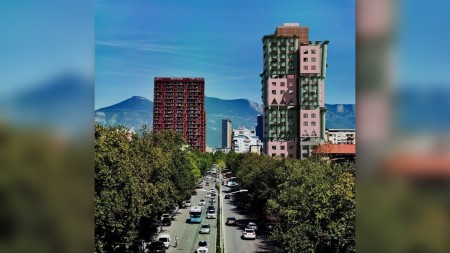 Prane 21 Dhjetorit, Tek Nomad Building, Shitet Super Apartament 2+1+2, Me Planimetri Perfekte !!