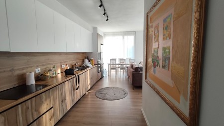 Tek Rezidenca Emi 6, Shitet Super Apartament 2+1+2 Me Hapesira Te Bollshme!!