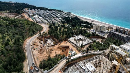 Ne Dhermi, Tek "Morina City", Shitet Apartament 2+1+2, Me Verande!
