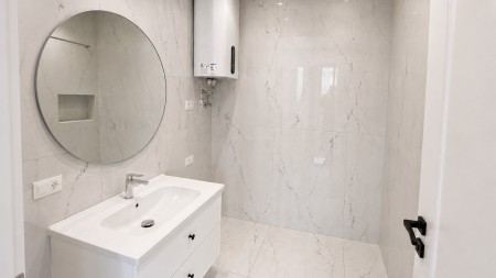 Prane 21 Dhjetorit, Shitet Apartament 1+1, Ideal Per Investim !!