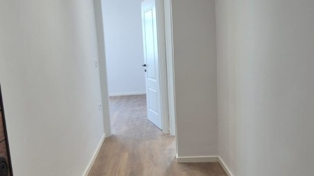 Tek Ish Stacioni i Fundit i Tiranes se Re, Shitet Super Apartament 1+1, Ideal Per Banim Dhe Investim !!!