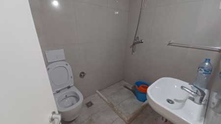 Prane Farmacise 10, Jepet Me Qira Apartament 1+1, Ideal Per Banim !!!
