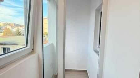 Tek Rruga E Kavajes, Mbrapa Globe, Shitet Apartament 1+1 Ideal Per Banim Dhe Investim !!