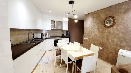 Tek "Kompleksi Magnet", Shitet Apartament 3+1, Super I Investuar!