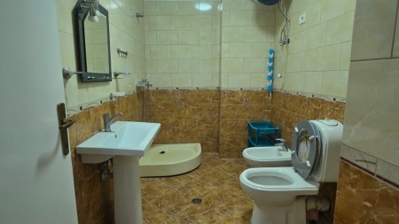 Tek Ish Parku, Shitet Apartament  1+1, Me Super Planimetri !!!