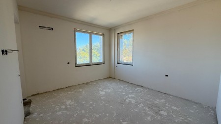 Prane Teg, Tek Rezidenca Secret Garden Shitet Apartament 3+1+2 Me Planimetri Te Rregullt!!