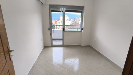 Tek Kompleksi Halili, Jepet Me Qira Ambient Per Zyra I Sapo Investuar !!!