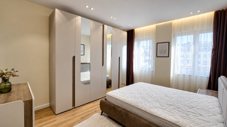 Tek Komuna E Parisit, Prane Cristal Center Shitet Apartament 1+1 Ideal Per Investim !