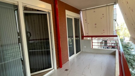 Tek Liqeni I Thate, Jepet Me Qira Apartament 2+1+2, Me 2 Poste Parkimi Te Perfshira Ne Cmim!!!