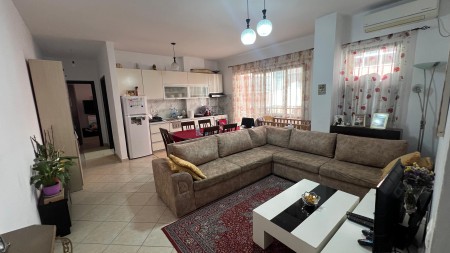 Tek Kodra E Diellit, Shitet Apartament 2+1+Post Parkimi !!