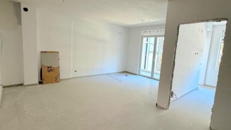 Tek Mali i Robit, Shume Afer Me Detin, Shitet Apartament 1+1, Me Pamje Fantastike !!!