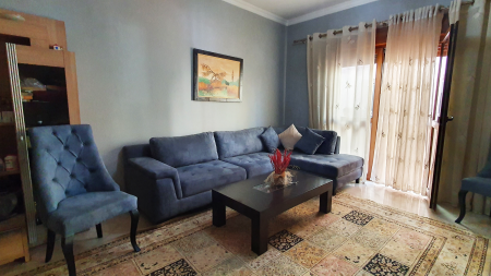 Ne Myslym Shyr, Shitet Vile 4-Kateshe Totalisht E Mobiluar Dhe Me Lokacionin Perfekt!!!