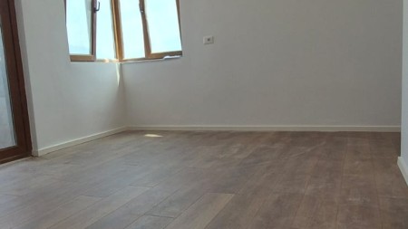 Tek Ish Stacioni i Fundit i Tiranes se Re, Shitet Super Apartament 1+1, Ideal Per Banim Dhe Investim !!!
