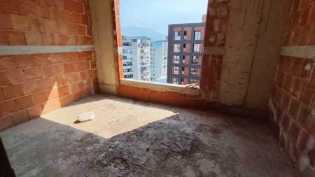 Tek Fusha E Aviacionit, Kompleksi Mivita, Shitet Apartament 2+1 Me Planimteri Te Rregullt!!