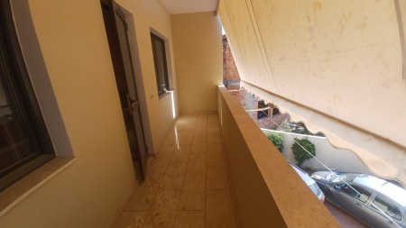 Ne Shkoze, Prane Ish Uzines Se Autotraktoreve, Shitet Apartament 2+1+2, Mundesi Ideale Banimi !!!