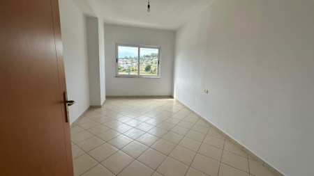 Ne Astir, Shitet Apartament 2+1 Me Planimetri Perfekte !!!