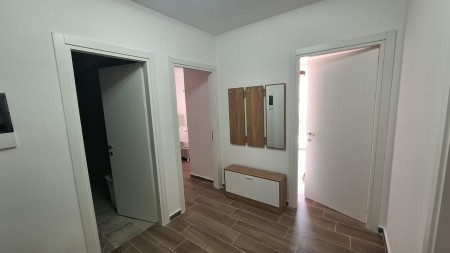 Tek 5-Maji Prane Rrethrrotullimit, Jepet Me Qira Apartament 2+1, Gati Per Banim !!!
