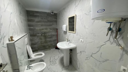 Tek Turdiu Center, Jepet Me Qira Zyre Me Nje Lokacion Fantastik!