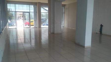 Shitet Ambient Biznesi Ne Rruge Kryesore Prane Rrethrrotullimit te Casa Italias !!