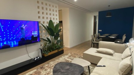Tek Liqeni I Thate, Jepet Me Qira Apartament 3+1+2 !!!
