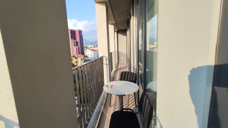 Tek Rezidenca Emi 6, Shitet Super Apartament 2+1+2 Me Hapesira Te Bollshme!!