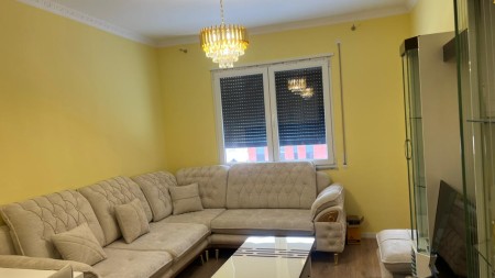 Ne Kamez, Jepet Me Qira Apartament 1+1, Me Planimetri Te Rregullt Gati Per Banim!!!
