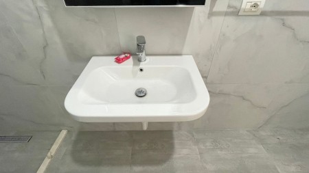 Tek Kompleksi Mangalem, Jepet Me Qira Apartament 1+1 Ne Ndertim Te Ri!!