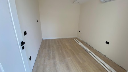 Ne Komune Te Parisit Shitet Apartament 1+1 Me Orientim Perfekt!!