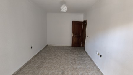 Ne Laprake, Tek Blloku Gintash, Shitet Ambient Biznesi Ideal Per Investim !!!