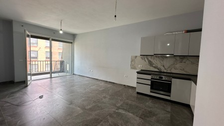 Tek 5 Maji, Jepet Me Qira Apartament 1+1 !!!