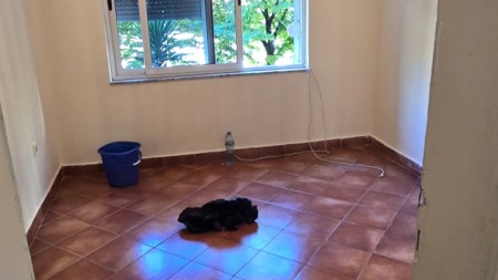 Mbrapa Ish Ekspozites, Ne Rrugen Nikolla Jorga, Shitet Apartament 2+1, Me Vendndodhje Perfekte !!!