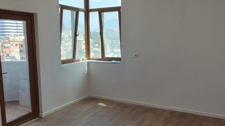 Tek Ish Stacioni i Fundit i Tiranes se Re, Shitet Super Apartament 1+1, Ideal Per Banim Dhe Investim !!!