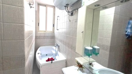 Ne Rrugen Fortuzi, Shitet Apartament 2+1 Me Siperfaqe Te Bollshme Dhe Orientim Perfekt !!!