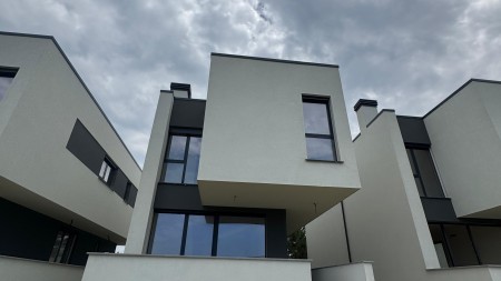 Ne Gjirin E Lalzit, Shitet Vile Individuale Ne Kompleksin Turquoise Marina!