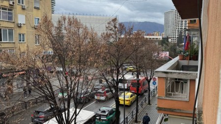 Ne Qender,Jepet Me Qira Apartament 1+1 Per Zyra!!