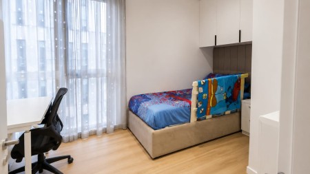 Tek Emerald Center, Jepet Me Qira Apartament 3+1+2, Totalisht I Investuar !!!