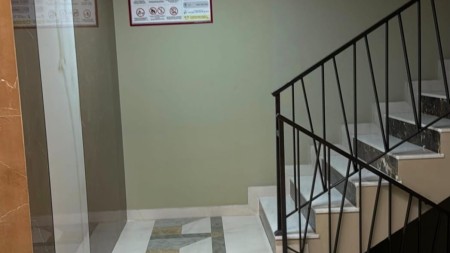 Tek Shkolla Kuqe, Jepet Me Qira Apartament 1+1, I Pershtatshem Per Zyra !!