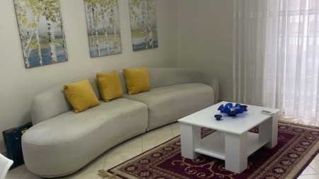 Mbrapa Fakultetit Te Shkencave Te Natyres, Jepet Me Qira Apartament 1+1 Ideal Per Banim!