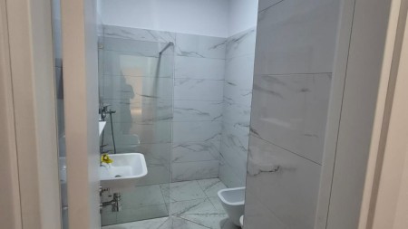 Ne Kompleksin Square 21, Jepet Me Qira Ambient, Ideal Per Zyra Ose Klinika !!!