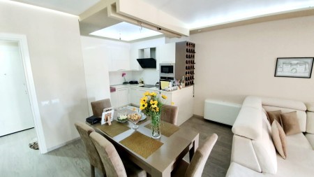 Tek Rruga E Kosovareve, Shitet Super Apartament 2+1+2, Totalisht I Investuar !