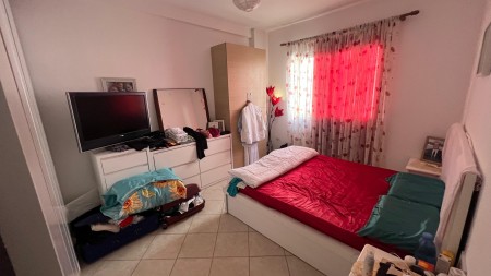 Tek Kodra E Diellit, Shitet Apartament 2+1+Post Parkimi !!