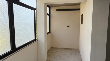 Tek Myslym Shyri, Shitet Apartament 3+1+2, I Investuar Totalisht Dhe Me Lokacion Ideal !!!