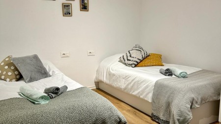 Tek Liqeni Artificial, Jepet Me Qira Apartament 1+1, Super I Investuar !!!