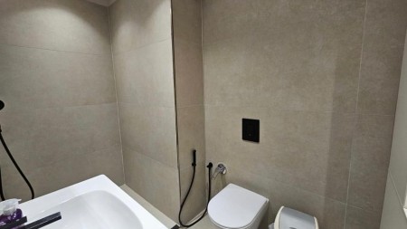Tek Liqeni I Tiranes, Jepet Me Qira Super Apartament 2+1, Totalisht I Mobiluar !!