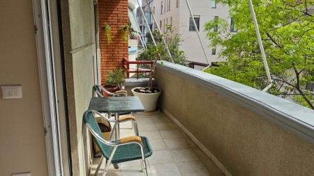 Tek Stadiumi Air Albania, Jepet Me Qira Per Zyra Super Apartament 2+1, Me Planimetri Dhe Location Perfekt Dhe Post Parkimi !!!