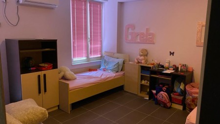 Ne Durres, Shitet Apartament 2+1+3 Ballkone, Me Planimetri Te Rregullt Dhe Pamje Te Lire Nga Deti !!!