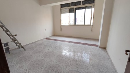 Ne Rrugen E Kavajes, Shitet Apartament 1+1 Me Hapesira Te Bollshme!!