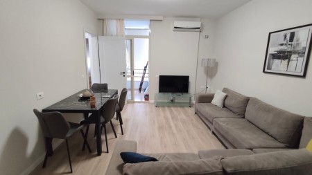 Tek Selvia, Jepet Me Qira Apartament 1+1 Totalisht I Investuar!!