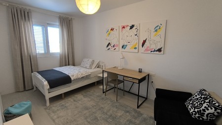 Tek Piazza, Jepet Me Qira Apartament 2+1, Totalisht I Investuar !!!